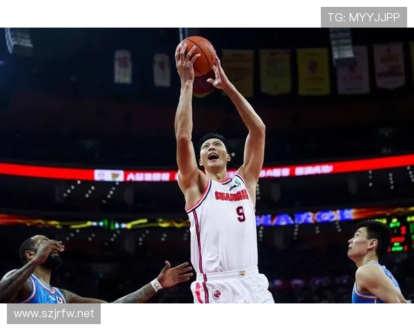 易建联家里那辆车，跟他赛场上的气场完全不搭啊？